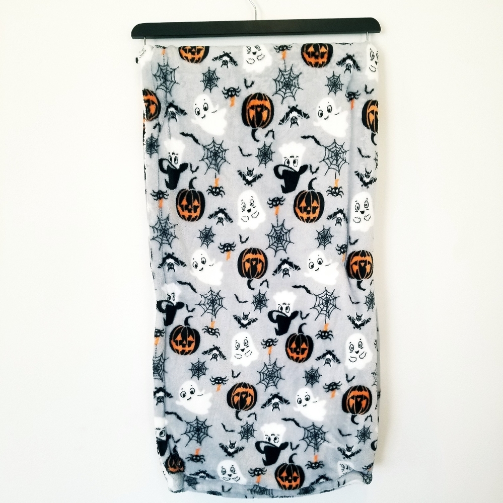 Halloween Holiday Reversible Sherpa Blanket Modern Kids Pumpkins Ghosts Bats NWT - Picture 3 of 8